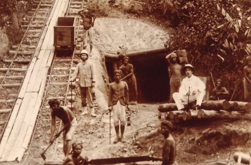 Tambang Batu Bara Pertama di Hindia Belanda